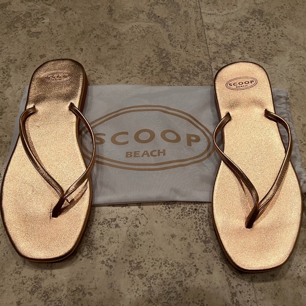 Scoop Beach Rose Gold Flip Flops